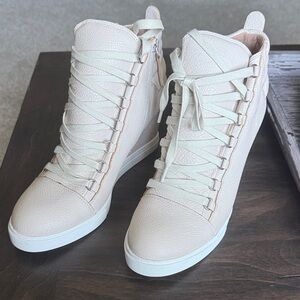 Linea Paolo Women’s cream Wedge Sneaker Boots